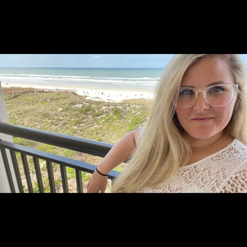 Meet your Posher, Danielle